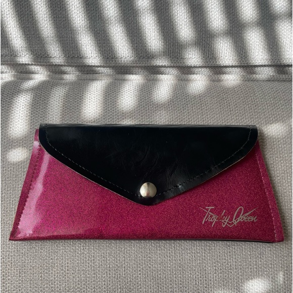 Handbags - Trophy Queen clutch wallet